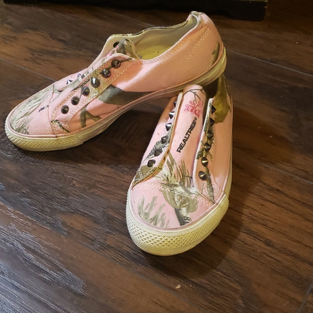 Realtree slip-on tennis shoes